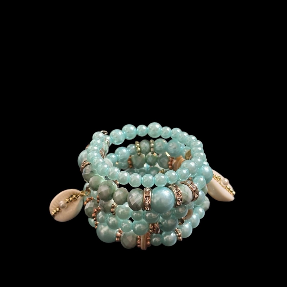 Turquoise Beaded Bracelet with Shell Accents - Picture 5 of 9